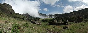 Santo Anto : Cova de Pal : hiking track in the crater : Landscape Mountain
Cabo Verde Foto Gallery