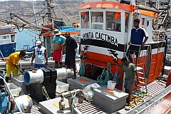 Insel: So Nicolau  Wanderweg: - Ort: Tarrafal Motiv: Fischtrawler Motivgruppe: Technology Fishery © Pitt Reitmaier www.Cabo-Verde-Foto.com