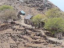 Insel: Santo Anto  Wanderweg: 315 Ort: Tabuleirinho de Tabuga Motiv: Huser auf dem Grat Motivgruppe: Landscape Mountain © Pitt Reitmaier www.Cabo-Verde-Foto.com