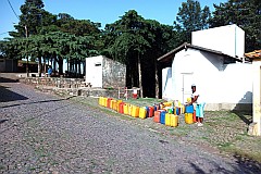 Santo Anto : Pico da Cruz Cova do Engenheiro : water distribution point during rainy season : People Work
Cabo Verde Foto Gallery