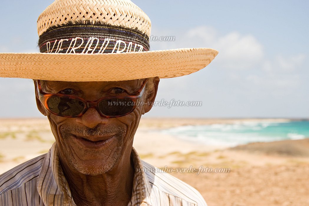 Insel: Maio  Wanderweg:  Ort: Mt Antnio Motiv: Fischer Motivgruppe: People Elderly © Florian Drmer www.Cabo-Verde-Foto.com