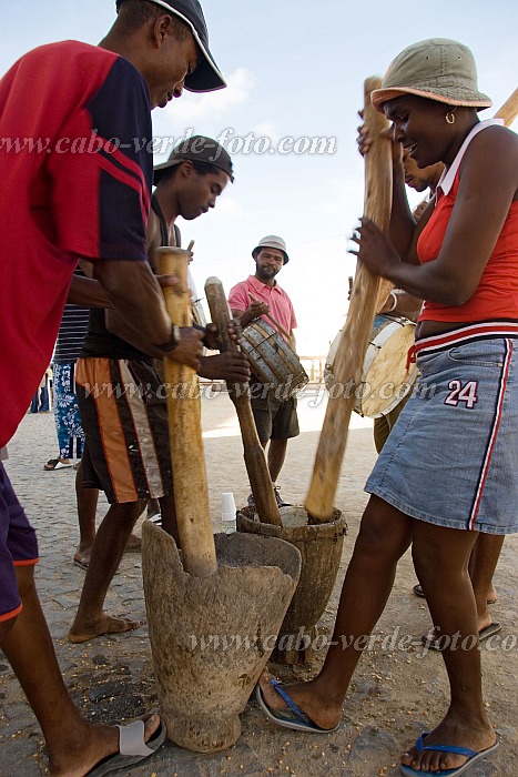 Boa Vista : Rabil : milho : People WorkCabo Verde Foto Gallery