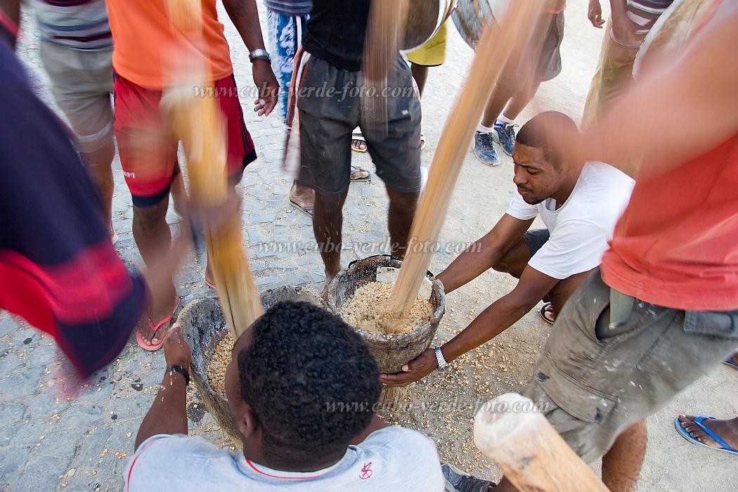 Boa Vista : Rabil : milho : People WorkCabo Verde Foto Gallery