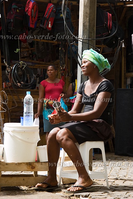 Santiago : Praia : water vendour : People WorkCabo Verde Foto Gallery
