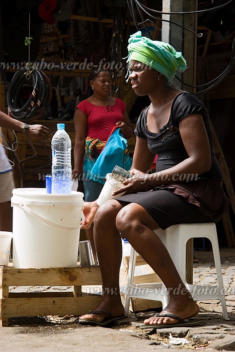 Santiago : Praia : water vendour : People WorkCabo Verde Foto Gallery