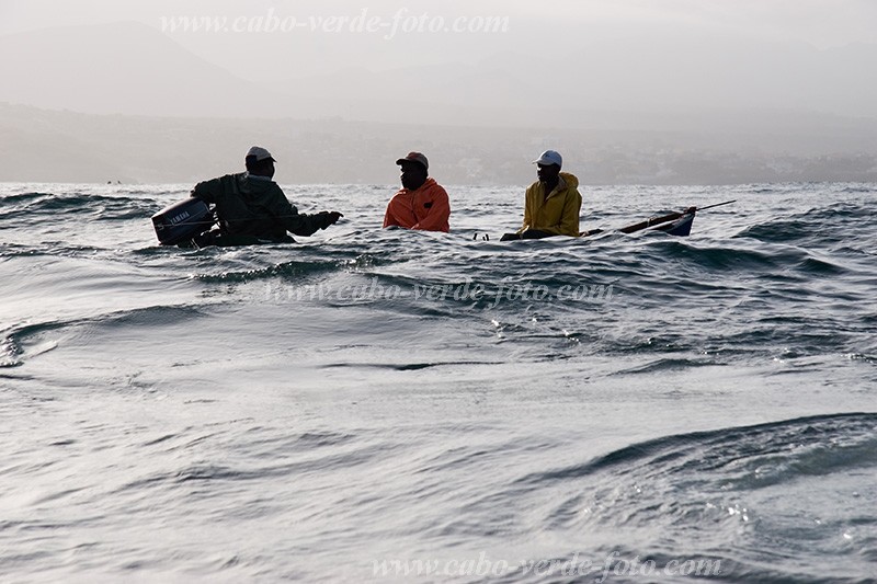 Santiago : Tarrafal : boat : People WorkCabo Verde Foto Gallery
