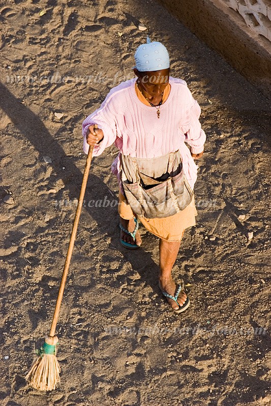 Insel: So Nicolau  Wanderweg:  Ort: Tarrafal Motiv: Alte Motivgruppe: People Elderly © Florian Drmer www.Cabo-Verde-Foto.com