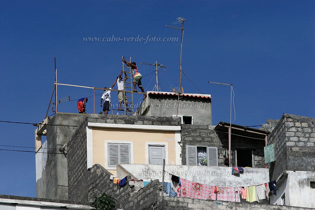 Santo Anto : Ribeira Grande : vila : People WorkCabo Verde Foto Gallery