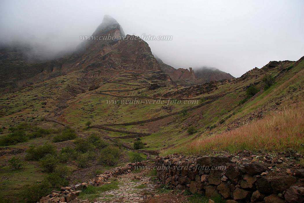 Santo Anto :  : hiking trail : Landscape MountainCabo Verde Foto Gallery