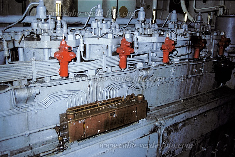 So Vicente : Porto Grande Mindelo : Ship Ribeira de Pal engine Bergen Diesel : Technology TransportCabo Verde Foto Gallery