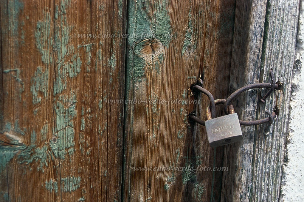 Santo Anto : Sul Mato Estreito : porta fechada : HistoryCabo Verde Foto Gallery