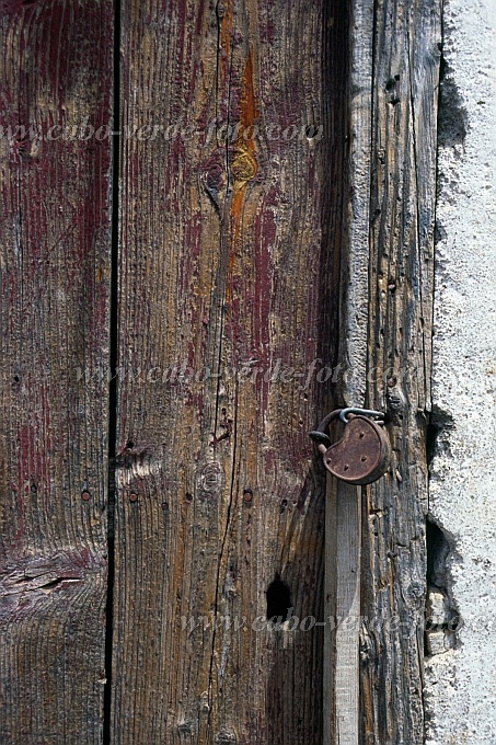 Santo Anto : Sul Mato Estreito : porta fechada : HistoryCabo Verde Foto Gallery