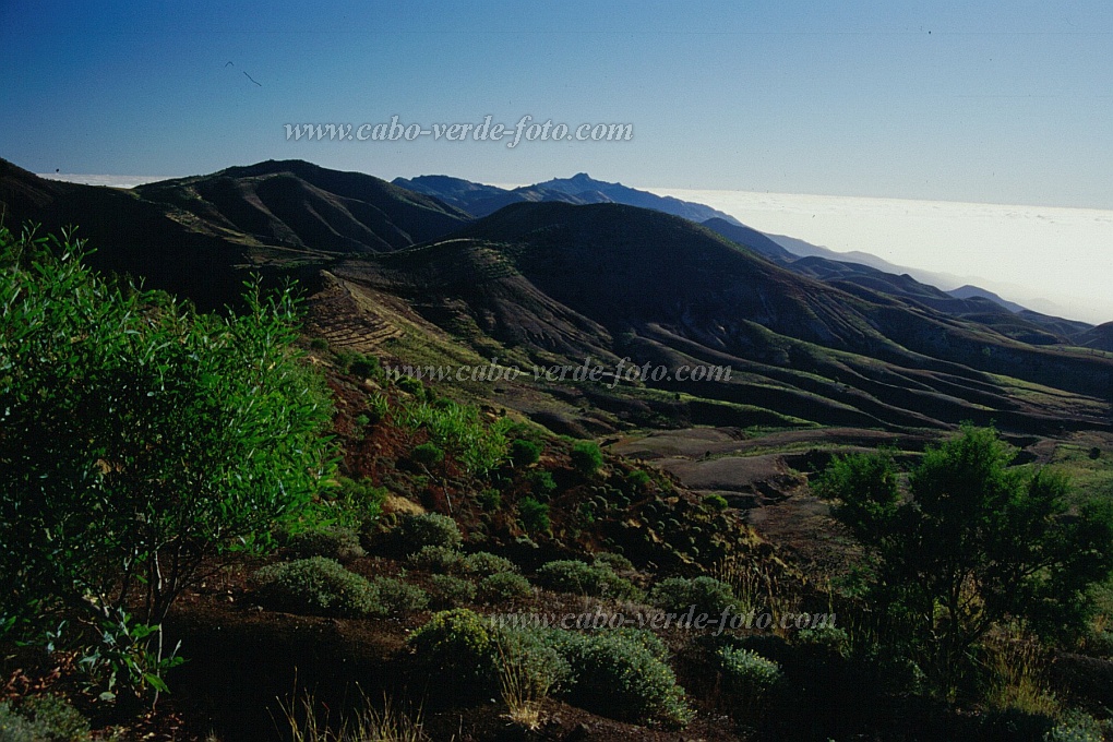 Santo Anto : Marocos : estrada de terra batinda Espadana Marocos : Landscape MountainCabo Verde Foto Gallery