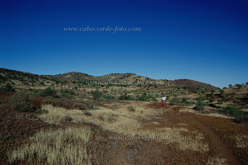 Santo Anto : Marocos : estrada de terra batinda Espadana Marocos : Landscape MountainCabo Verde Foto Gallery