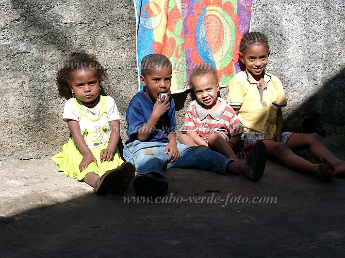 Santo Anto : Joao Afonso Faja dos Bois : crianas : People ChildrenCabo Verde Foto Gallery