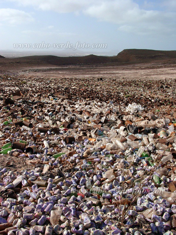 Boa Vista : Ponta do Sol : lixo : TechnologyCabo Verde Foto Gallery