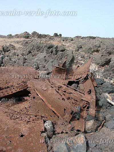 Santo Anto : Canjana Praia Formosa : restos da SS John E. Schmeltzer 25.11.1947 : History siteCabo Verde Foto Gallery
