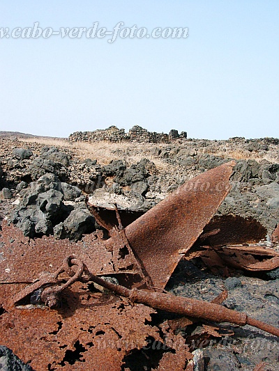 Santo Anto : Canjana Praia Formosa : remainders of shipwreck SS John E. Schmeltzer 25.11.1947 : History siteCabo Verde Foto Gallery