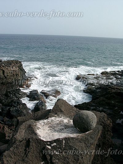 Santo Anto : Canjana Praia Formosa : millstone : History siteCabo Verde Foto Gallery