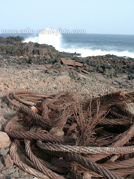 Santo Anto : Canjana Praia Formosa : restos da SS John E. Schmeltzer 25.11.1947 : History siteCabo Verde Foto Gallery