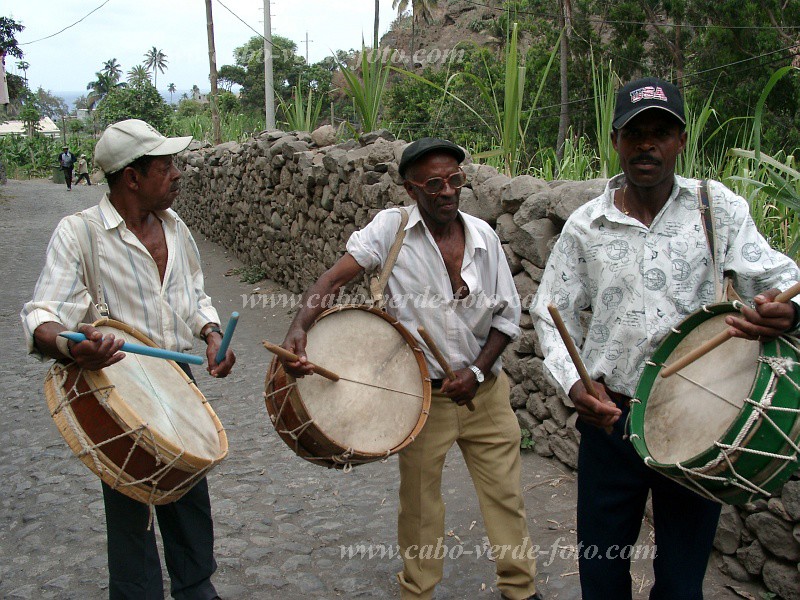 Santo Anto : Eito de Baixo Paul : tambor : People RecreationCabo Verde Foto Gallery