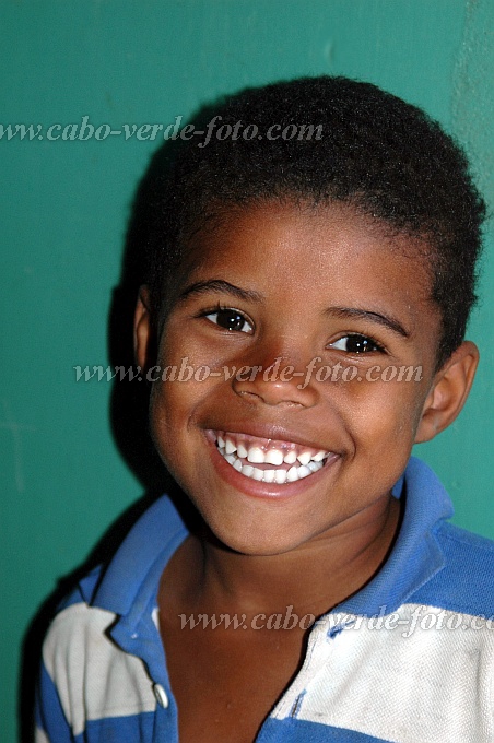 Santo Anto : Porto Novo : child : People ChildrenCabo Verde Foto Gallery