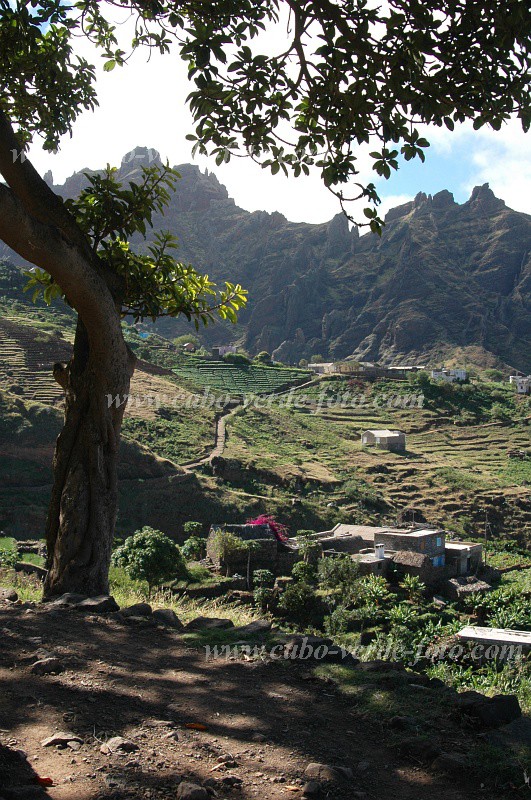 Santo Anto : Alto Mira II : circito turstico : Landscape MountainCabo Verde Foto Gallery