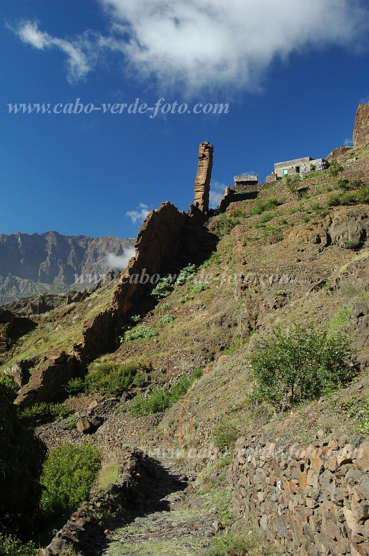 Santo Anto : Alto Mira Forquinha : hiking trail : Landscape MountainCabo Verde Foto Gallery