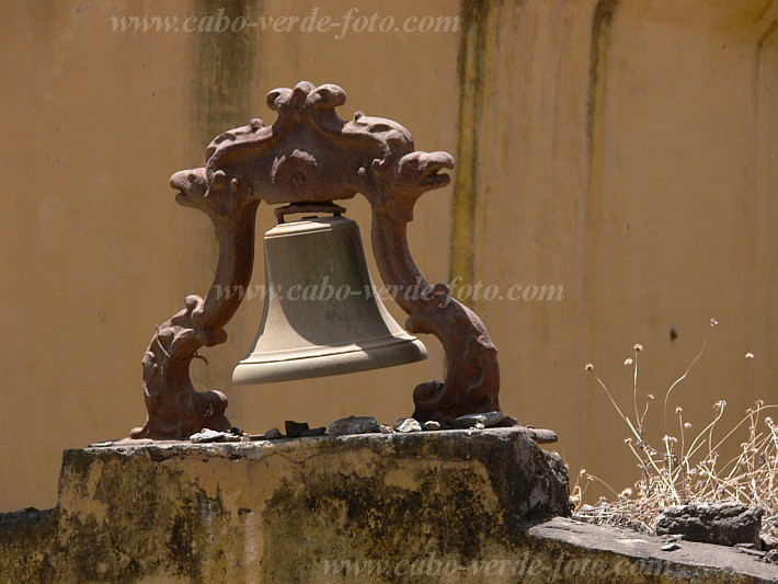 Santiago : Telhal Casa Jose Coelho Serra : bell : Technology ArchitectureCabo Verde Foto Gallery