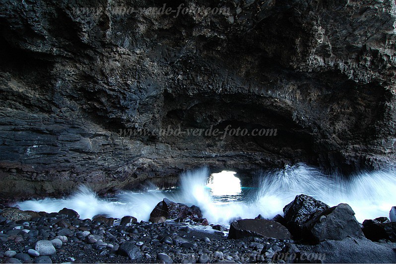 Santiago : Aguas Belas : gruta : Landscape SeaCabo Verde Foto Gallery