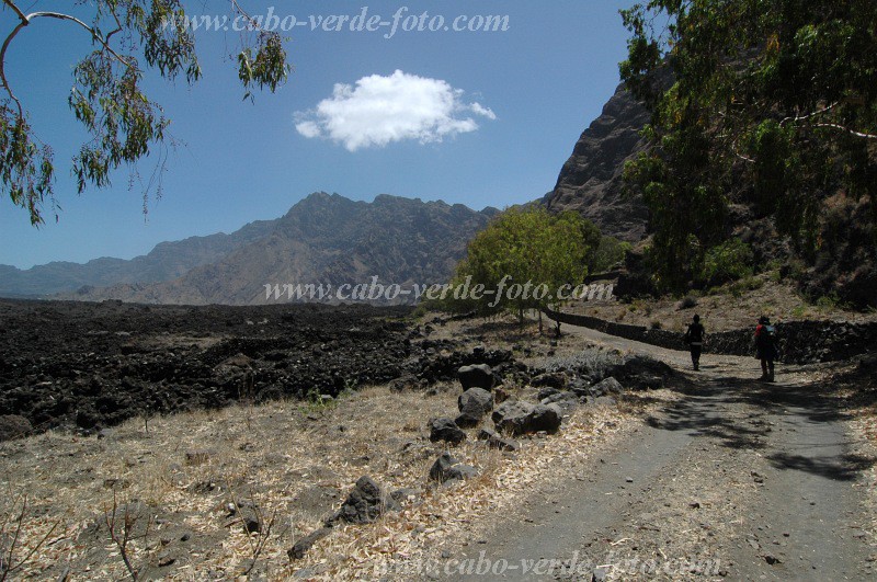 Insel: Fogo  Wanderweg:  Ort: Ch das Caldeiras Motiv: Wanderweg Motivgruppe: Landscape Mountain © Pitt Reitmaier www.Cabo-Verde-Foto.com