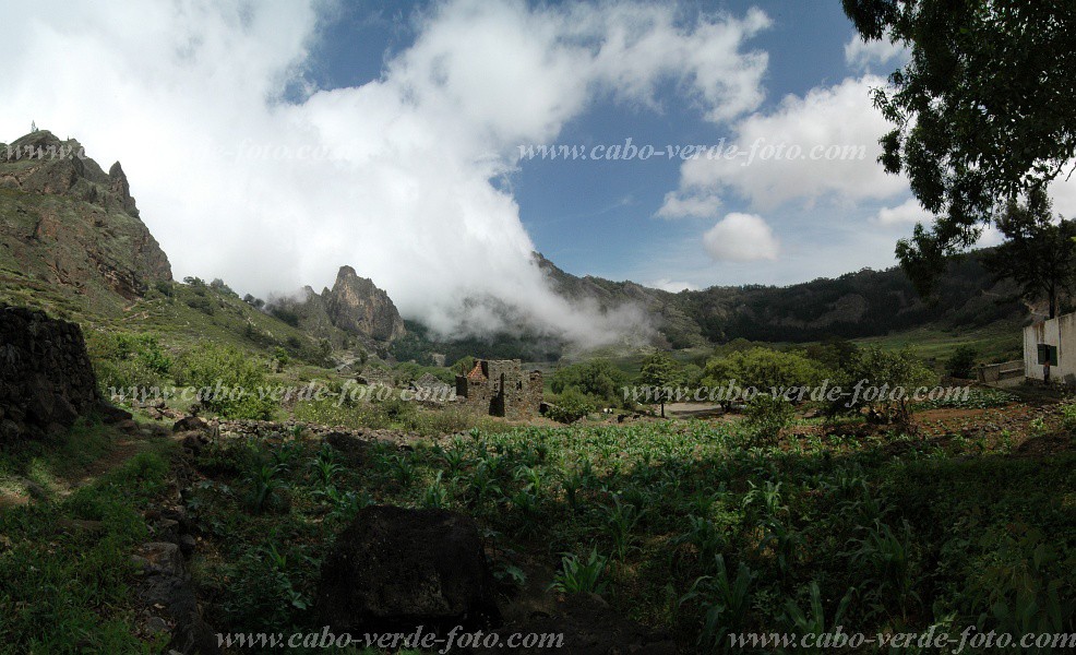 Santo Anto : Cova de Pal : circito turstico : Landscape MountainCabo Verde Foto Gallery