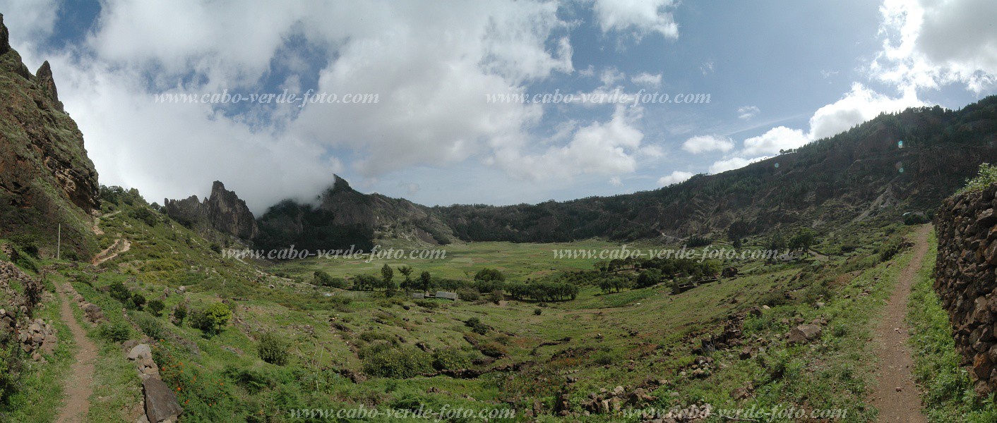 Santo Anto : Cova de Pal : circito turstico : Landscape MountainCabo Verde Foto Gallery