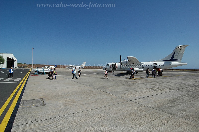 Insel: Santiago  Wanderweg:  Ort: Praia Motiv: Flughafen Motivgruppe: Technology Transport © Pitt Reitmaier www.Cabo-Verde-Foto.com