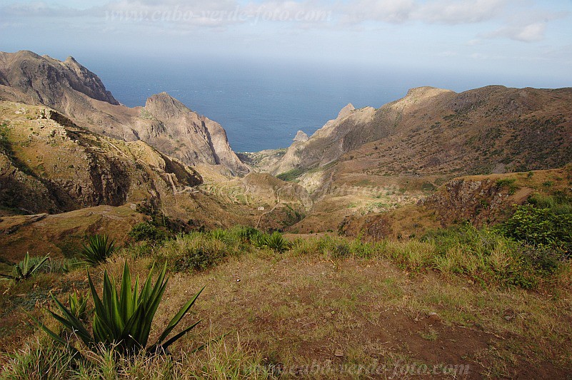 Brava : Faj d gua : hiking track : Landscape MountainCabo Verde Foto Gallery