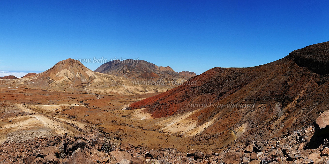 Santo Anto : Bolona : view at Monte Arranha Perna and Coroa Mountain Range : Landscape MountainCabo Verde Foto Gallery