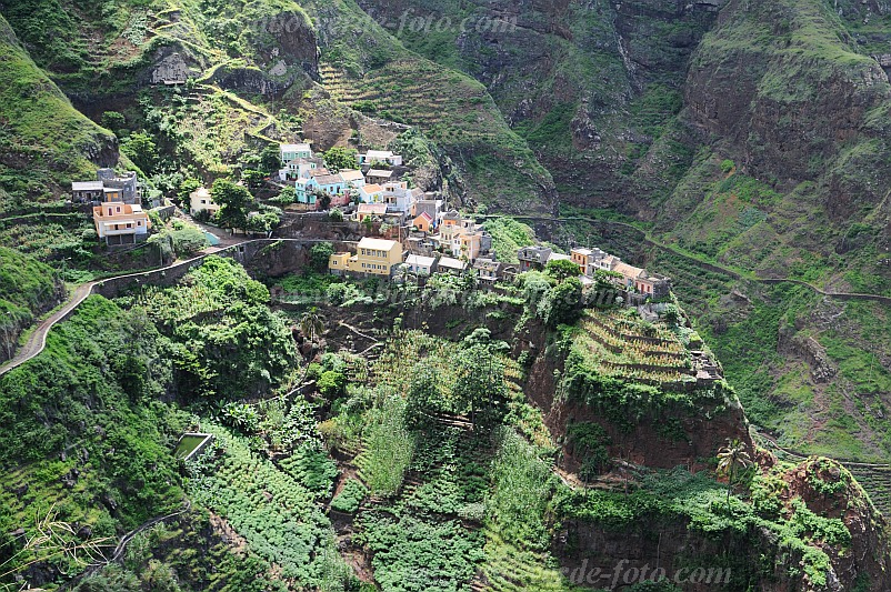 Santo Anto : Fontainhas : Fontainhas - aldeia : Landscape MountainCabo Verde Foto Gallery