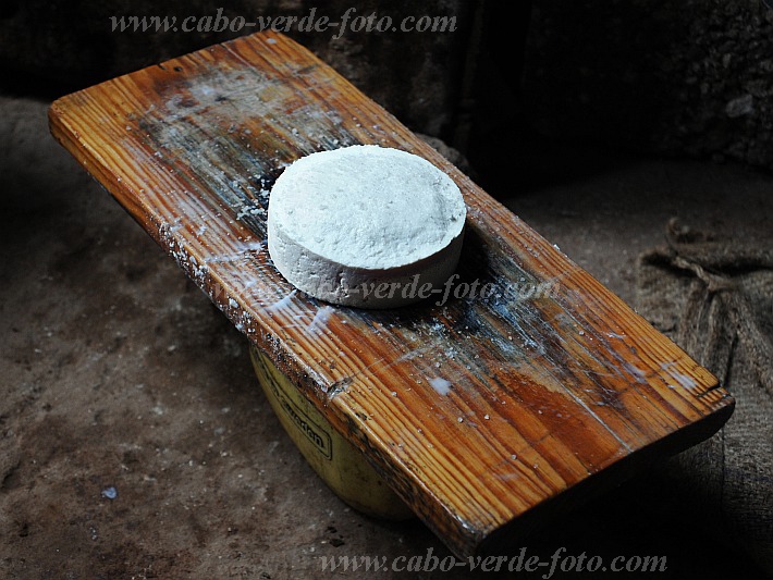 Santo Anto : Lagoa Compainha : queijo : People WorkCabo Verde Foto Gallery