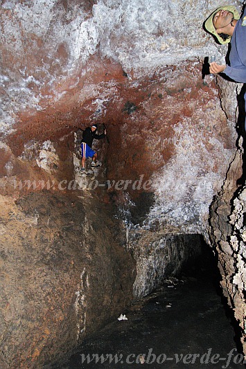 Insel: Fogo  Wanderweg:  Ort: Monte Preto Ch das Caldeira Motiv: Vulkan Hhle Motivgruppe: Landscape Cave © Pitt Reitmaier www.Cabo-Verde-Foto.com