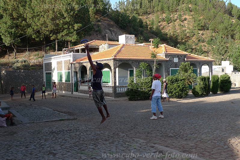 Santo Anto : Pico da Cruz : jogo do rink : People RecreationCabo Verde Foto Gallery