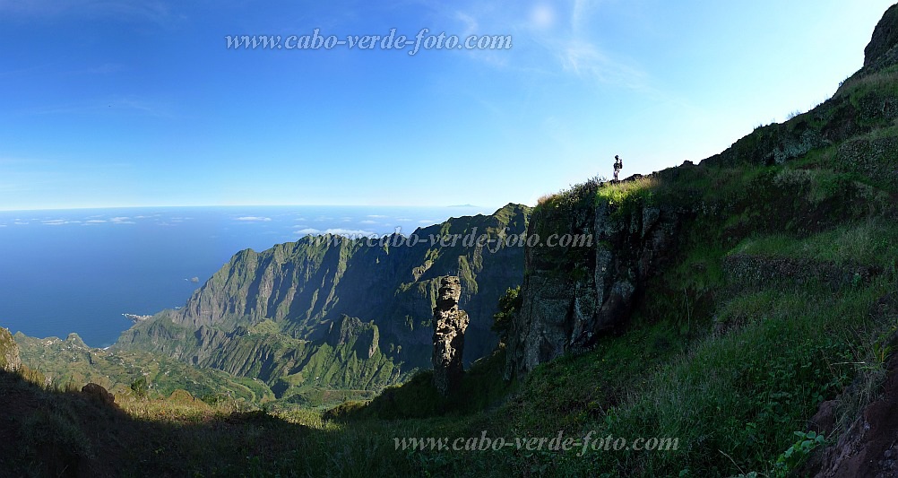 Santo Anto : Pico da Cruz Janela Lombo de Tampa : view on the valeys of Janela and Penede : Landscape MountainCabo Verde Foto Gallery