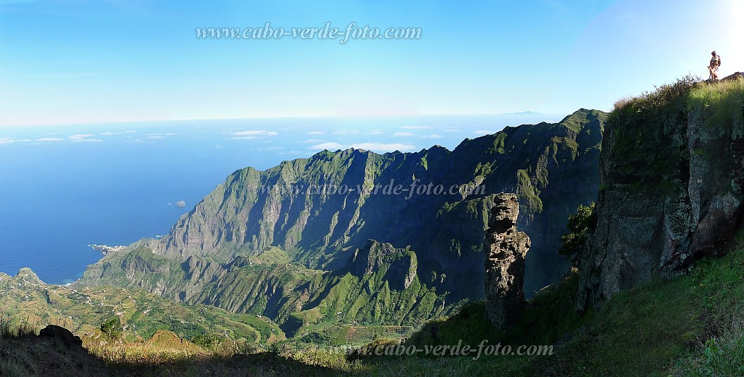 Insel: Santo Anto  Wanderweg: 105 Ort: Pico da Cruz Janela Motiv: Blick auf die Tler von Janela und Penede Motivgruppe: Landscape Mountain © Pitt Reitmaier www.Cabo-Verde-Foto.com