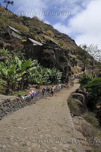 Santo Anto : Santa Isabel de Baixo Estraga : caminho : Landscape MountainCabo Verde Foto Gallery