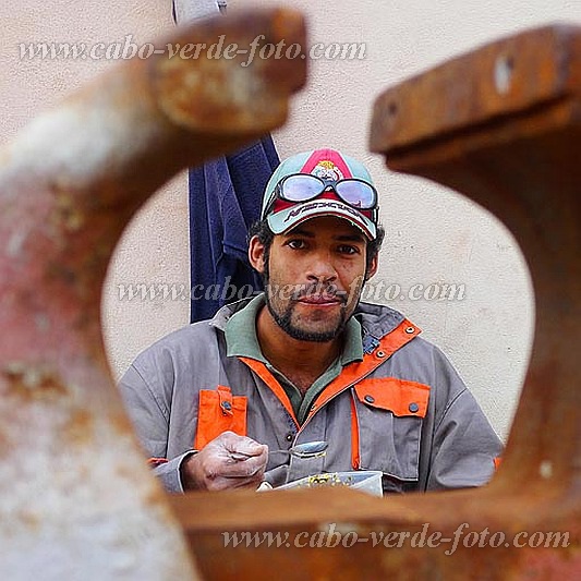 So Vicente : Mindelo : pausa caf na oficina : People WorkCabo Verde Foto Gallery