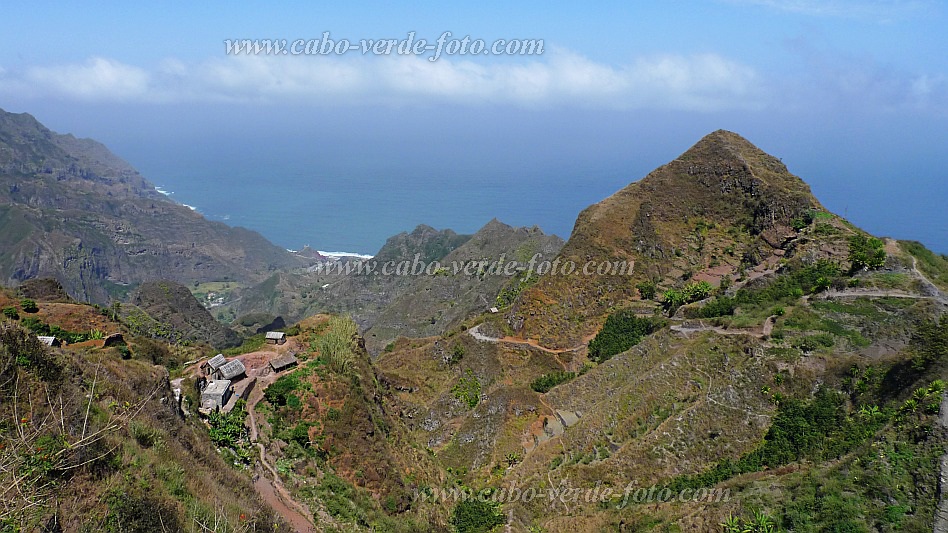 Santo Anto : Santa Isabel : trilho  Ribeirozinho - St Isabel : Landscape MountainCabo Verde Foto Gallery
