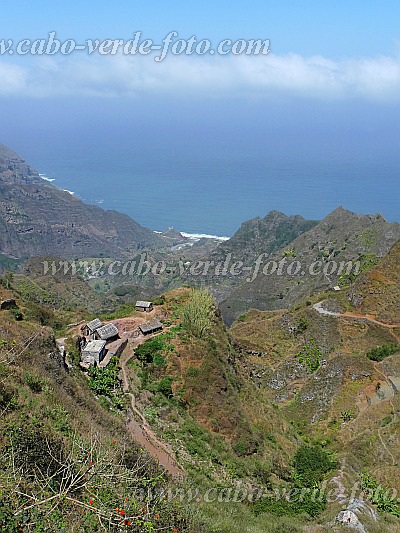 Santo Anto : Santa Isabel : trilho  Ribeirozinho - St Isabel : Landscape MountainCabo Verde Foto Gallery
