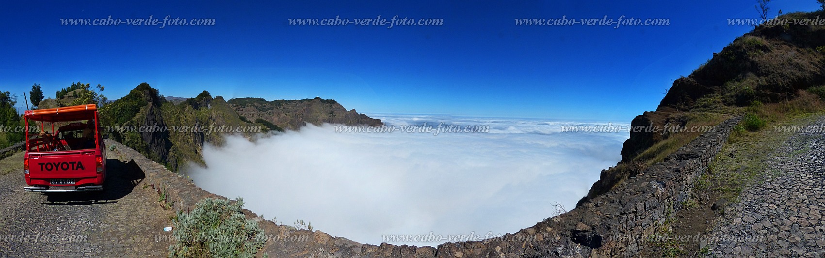 Santo Anto : Pico da Cruz : nuvens sobre o vale de Pal : Landscape MountainCabo Verde Foto Gallery