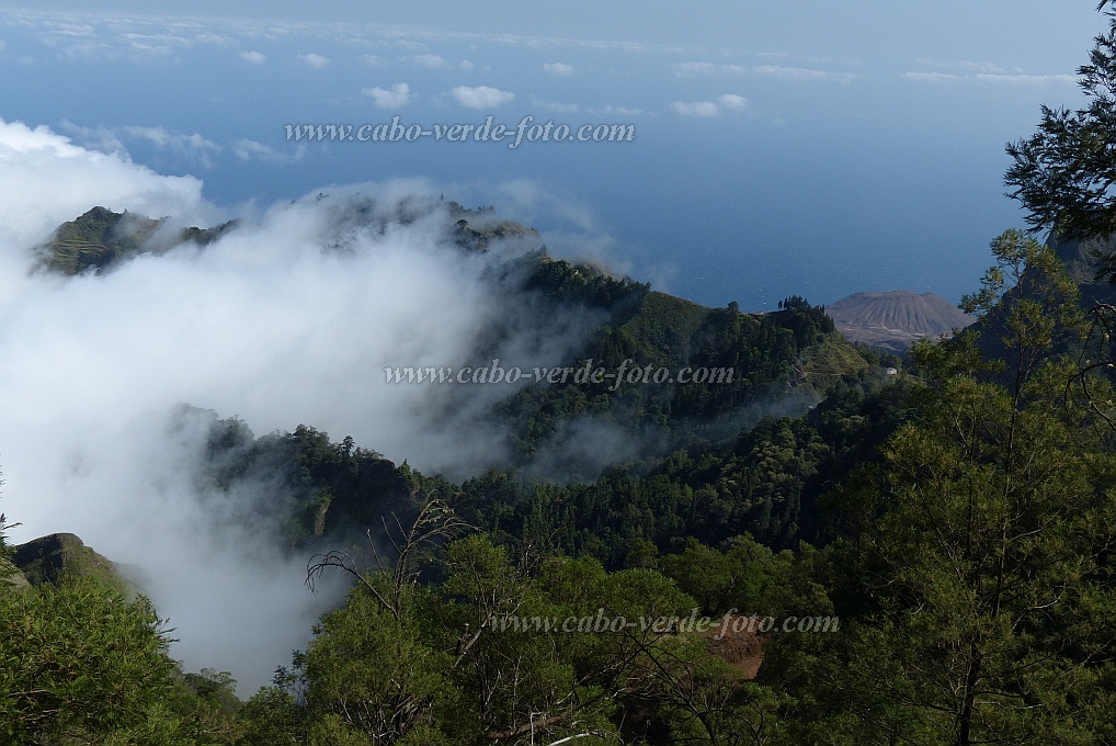 Santo Anto : Lombo de Carrosco Gudo sem Voz : view on Gudo sem Voz : Landscape MountainCabo Verde Foto Gallery