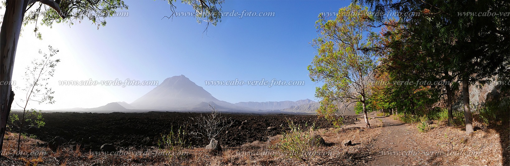 Insel: Fogo  Wanderweg:  Ort: Ch das Caldeiras Motiv: Vulkan Landschaft Motivgruppe: Landscape Mountain © Pitt Reitmaier www.Cabo-Verde-Foto.com