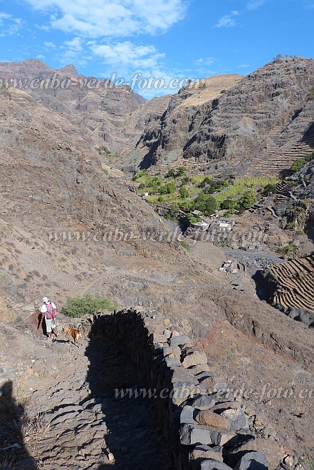 Santo Anto : Sul Pedra de Jorge : caminho vizinal vista de Pedra de Jorge a Baboso : Landscape MountainCabo Verde Foto Gallery